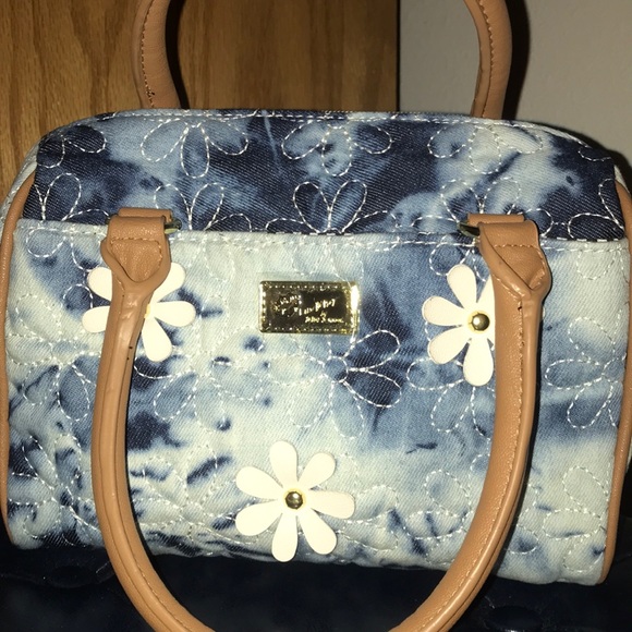 Betsey Johnson Handbags - BETSEY JOHNSON FLOWER HANDBAG